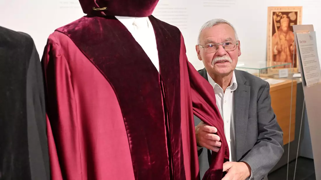 Detlev Fischer leitet das rechtshistorische Museum in Karlsruhe.  - Bild: Uli Deck/dpa