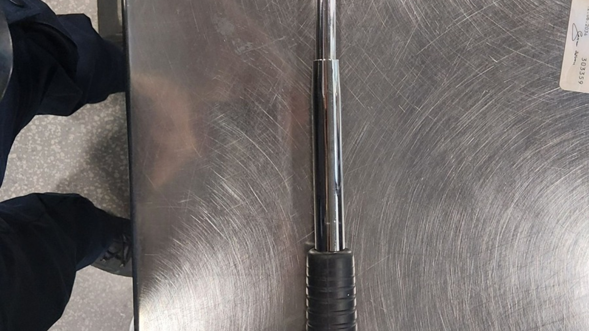 BPOL NRW: Bundespolizei stoppt Mann mit Schlagstock im Handgepäck am Flughafen Köln/Bonn - Foto: presseportal.de