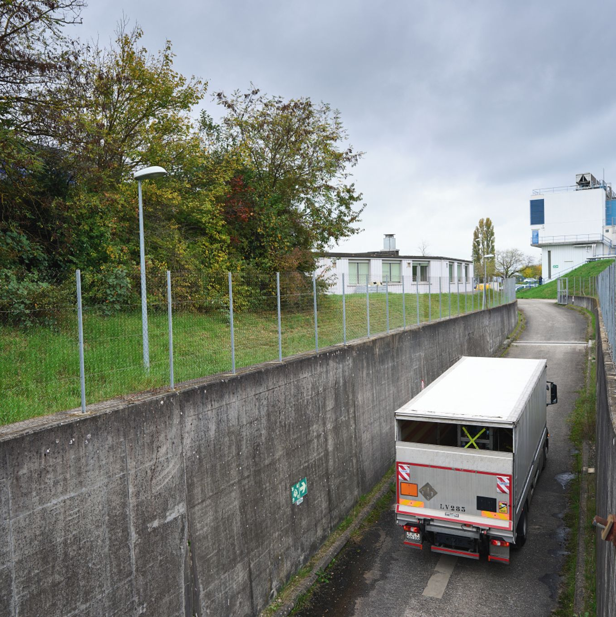 Erstmals in der Geschichte der Menschheit sollen Antiteilchen auf der Straße transportiert werden.  - Foto: Kernforschungszentrum Cern/dpa
