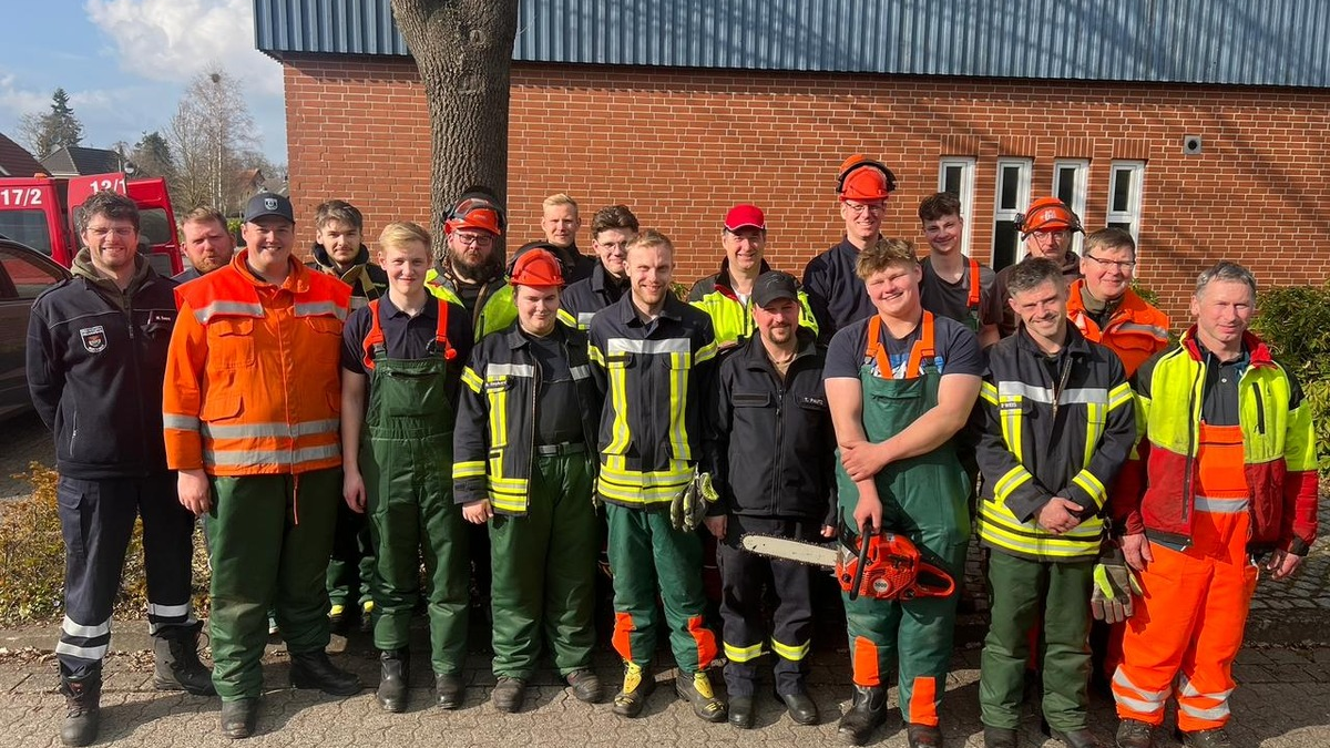 FFW Bergen: Kettensägenausbildung Modul A der Stadtfeuerwehr Bergen - Foto: presseportal.de