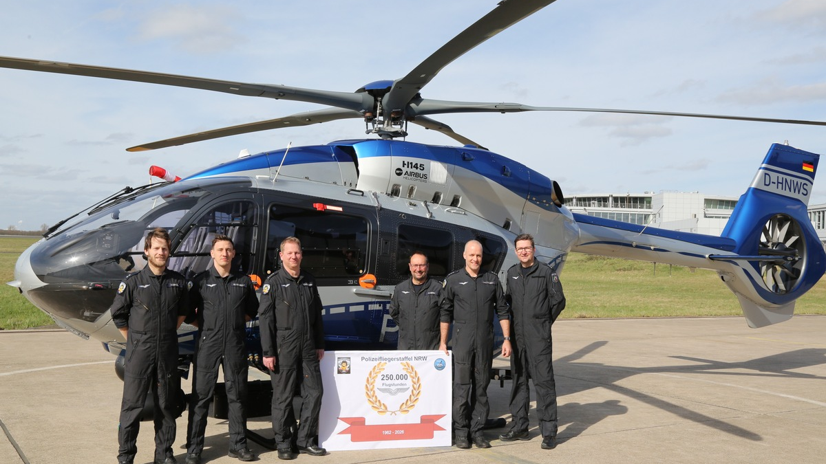 POL-LZPD: Jubiläum der Polizeifliegerstaffel NRW: Für die Sicherheit der Menschen und zur Unterstützung der Einsatzkräfte am Boden - 250.000 Stunden in der Luft - Foto: presseportal.de