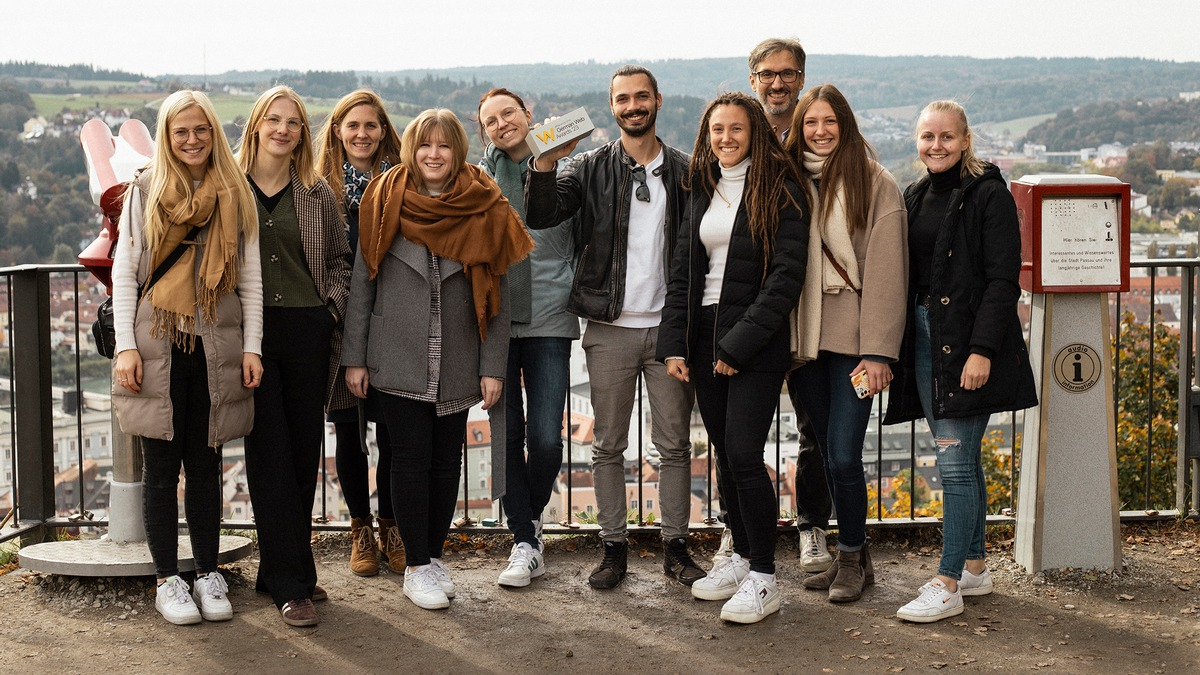 Marketingstrategie im Mittelstand: Konstantin Katsikis von KWADRAT erklärt, wie B2B-Unternehmen Messe, LinkedIn und Website verzahnen - Foto: presseportal.de