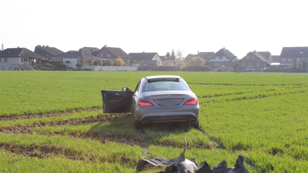 POL-DN: Gefährliches Überholmanöver endet im Feld - Polizei ermittelt - Foto: presseportal.de