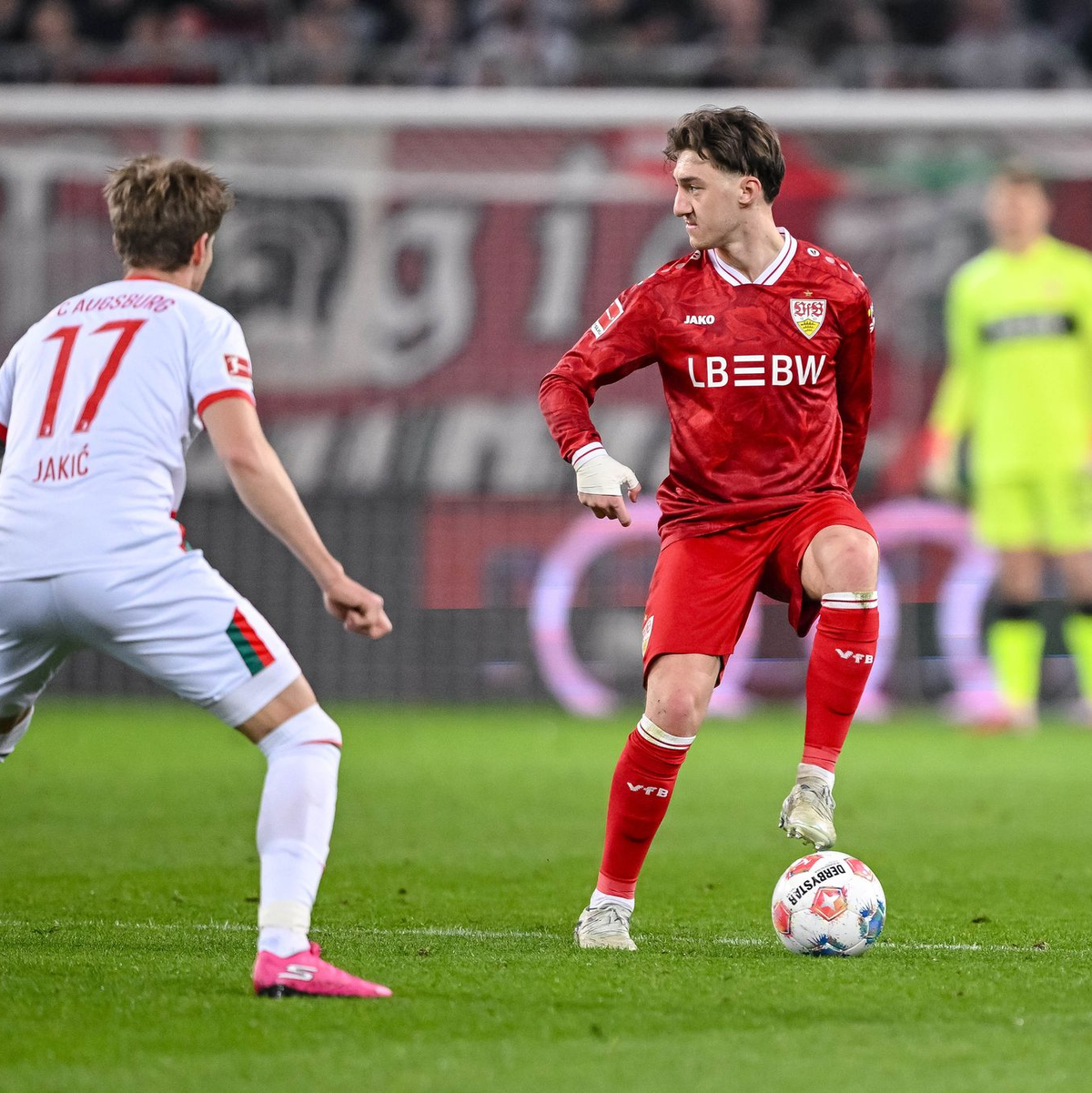 Angelo Stiller (r). wird von Bundestrainer Nagelsmann nachnominiert.  - Foto: Harry Langer/dpa