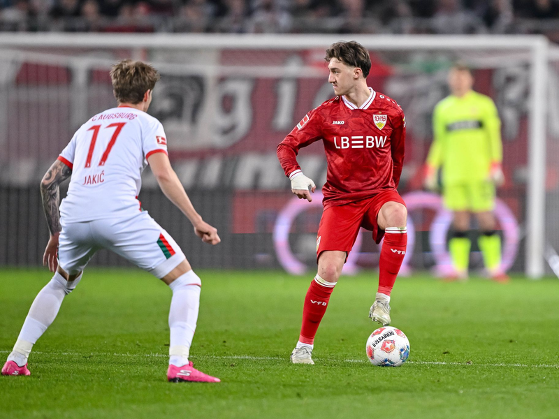 Angelo Stiller (r). wird von Bundestrainer Nagelsmann nachnominiert.  - Foto: Harry Langer/dpa