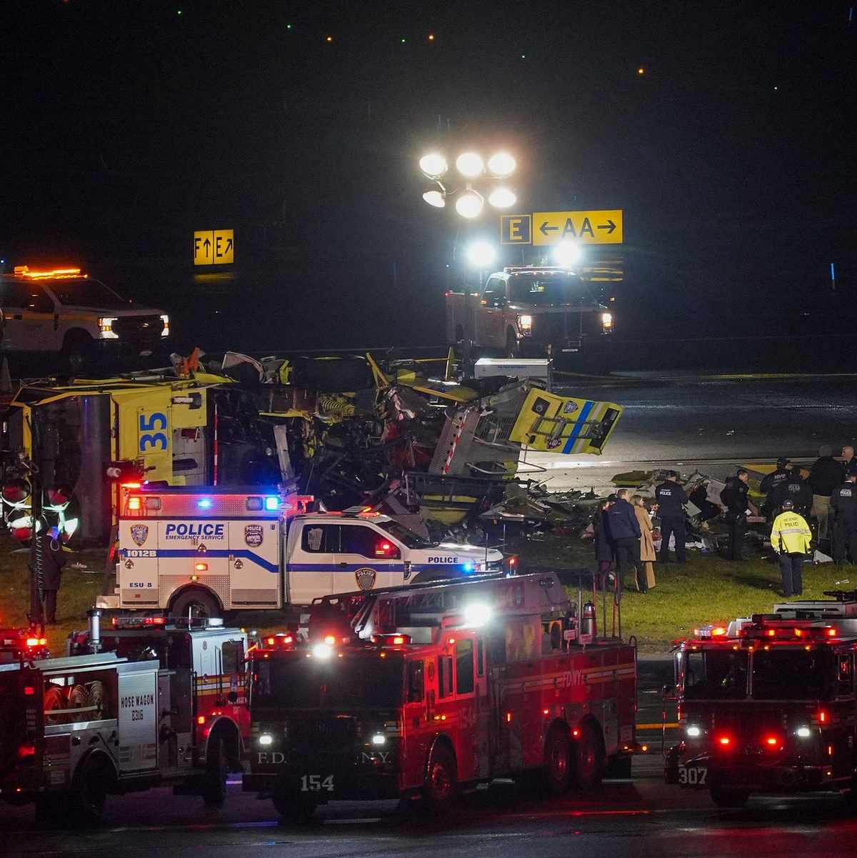 Der Flugbetrieb auf dem Airport LaGuardia wurde unterbrochen. - Foto: Ryan Murphy/AP/dpa
