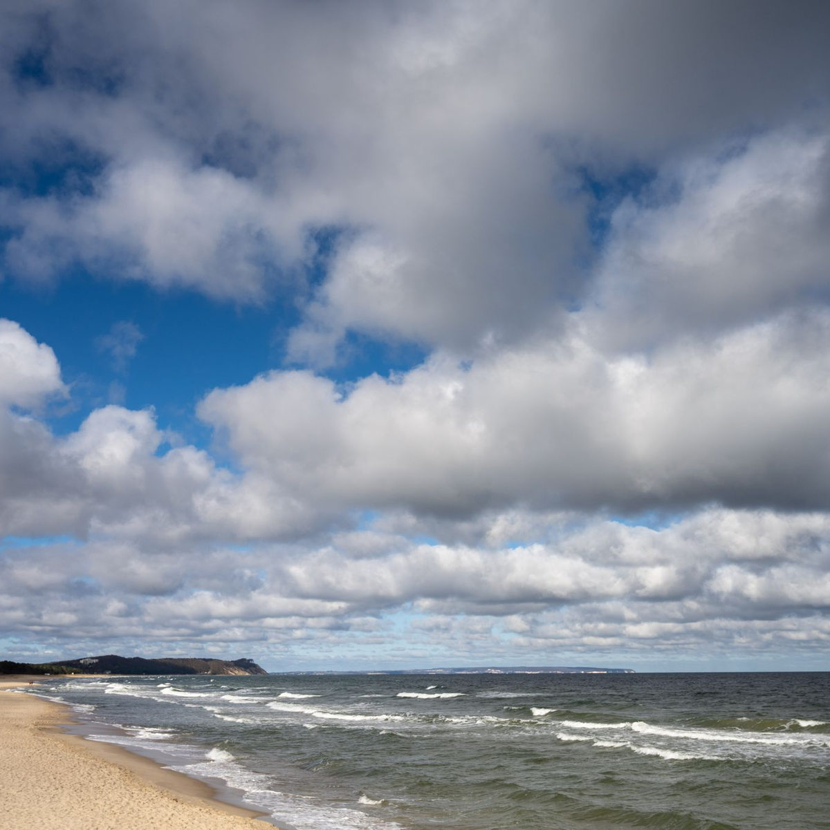 Neben den Alpen sind auch Nord- und Ostsee beliebte Reiseziele über Ostern. (Archivbild) - Foto: Stefan Sauer/dpa