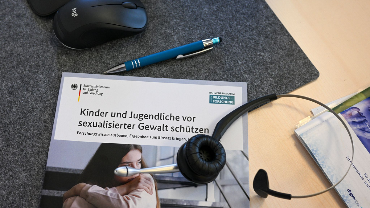 Eine 14-Jährige soll in einem Jugendzentrum von drei Jugendlichen sexuell missbraucht worden sein. (Symbolbild) - Foto: Jens Kalaene/dpa/dpa-tmn