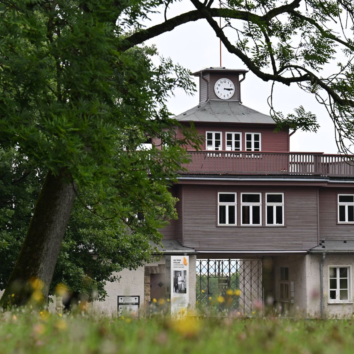 Zwei Verbände kritisieren einen geplanten Auftritt des Kulturstaatsministers Wolfram Weimer beim Gedenken an die Befreiung des Konzentrationslagers Buchenwald. (Archivbild) - Foto: Martin Schutt/dpa