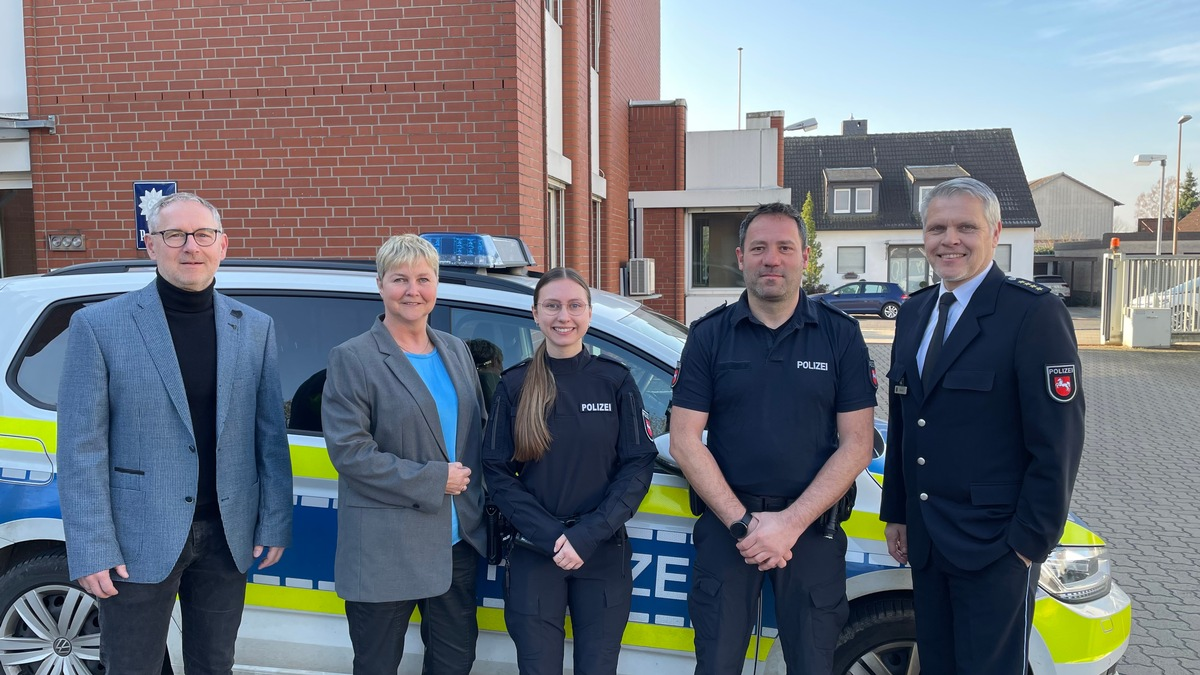 POL-HI: SARSTEDT (han) - Neubesetzung der Polizeistation Giesen und Unterstützung in der Polizeistation Nordstemmen - Inspektionsleitung begrüßt engagierte Verstärkung - Foto: presseportal.de