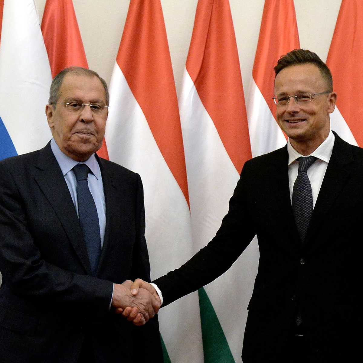 Ungarns Außenminister Peter Szijjarto soll laut Medienberichten seinem russischen Kollegen Sergej Lawrow EU-Interna übermittelt haben. - Foto: Lajos Soos/MTI/AP/dpa