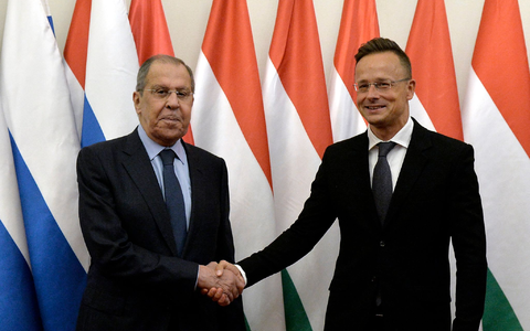 Ungarns Außenminister Peter Szijjarto soll laut Medienberichten seinem russischen Kollegen Sergej Lawrow EU-Interna übermittelt haben. - Foto: Lajos Soos/MTI/AP/dpa