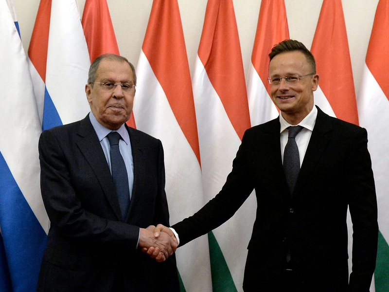 Ungarns Außenminister Peter Szijjarto soll laut Medienberichten seinem russischen Kollegen Sergej Lawrow EU-Interna übermittelt haben. - Foto: Lajos Soos/MTI/AP/dpa