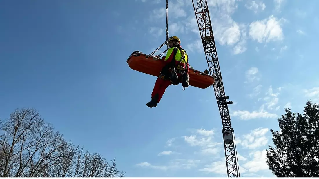 FW-M: Notfallrettung auf Baustelle (Menterschwaige) - Bild: presseportal.de
