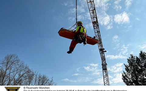 FW-M: Notfallrettung auf Baustelle (Menterschwaige) - Foto: presseportal.de