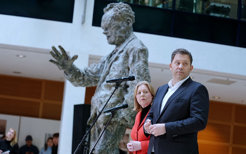 Bas und Klingbeil sehen gerade nicht die Zeit für Rücktritte.  - Foto: Kay Nietfeld/dpa