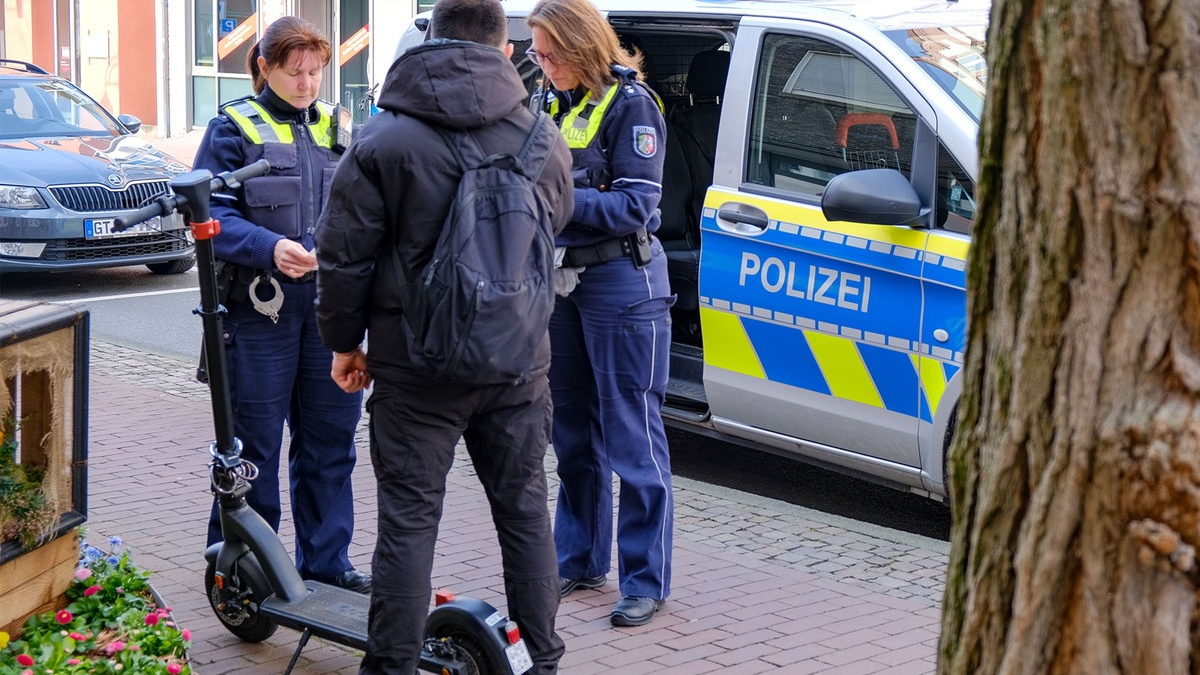 POL-GT: Polizei kontrolliert E-Scooter- und Radfahrende in der Innenstadt - Foto: presseportal.de