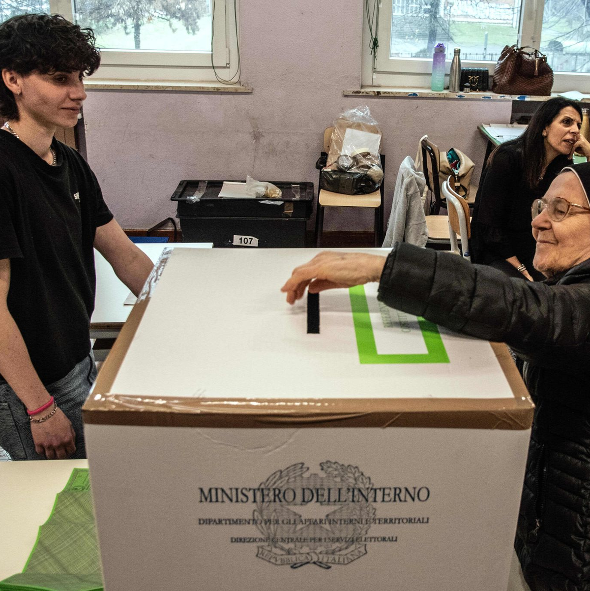 Die Wahllokale waren am Sonntag und Montag geöffnet. - Foto: Daniele Solavaggione/LaPresse/AP/dpa