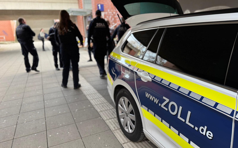HZA-MS: Konzertierte gemeinsame Aktion von Zoll, Bundes- und Landespolizei im Raum Gronau Rund 70 Beamtinnen und Beamte im Einsatz auf der Straße und auf der Schiene - Foto: presseportal.de HZA-MS: Konzertierte gemeinsame Aktion von Zoll, Bundes- und Landespolizei im Raum Gronau Rund 70 Beamtinnen und Beamte im Einsatz auf der Straße und auf der Schiene - Foto: presseportal.de