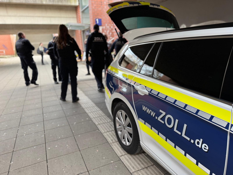 HZA-MS: Konzertierte gemeinsame Aktion von Zoll, Bundes- und Landespolizei im Raum Gronau Rund 70 Beamtinnen und Beamte im Einsatz auf der Straße und auf der Schiene - Foto: presseportal.de