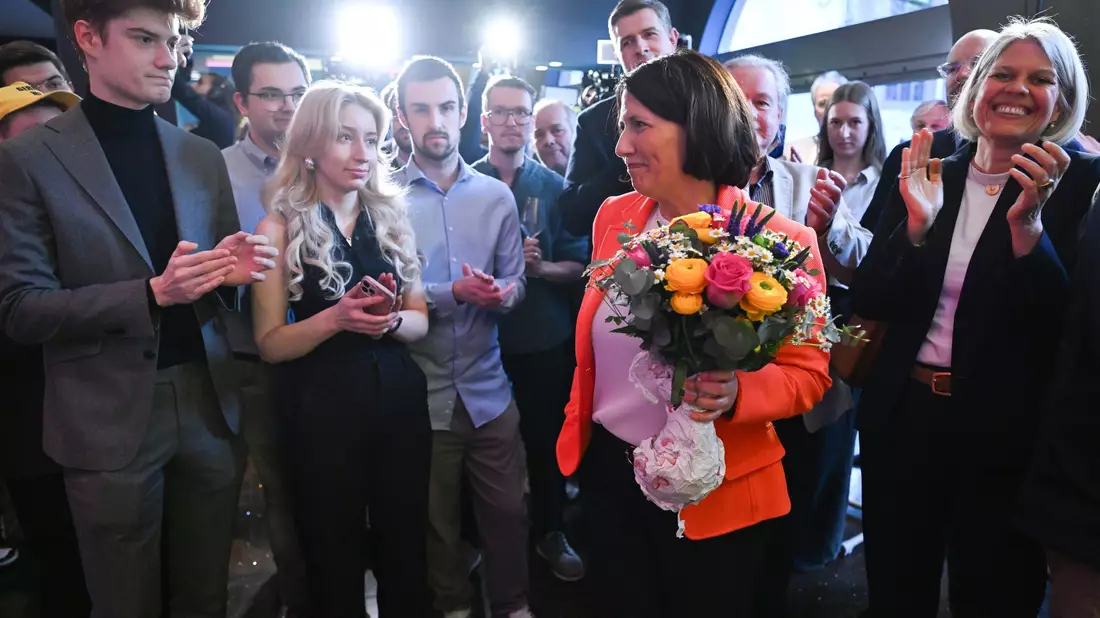 Niederschmettender Wahlabend für die FDP-Spitzenkandidatin in Rheinland-Pfalz, Daniela Schmitt. - Bild: Federico Gambarini/dpa