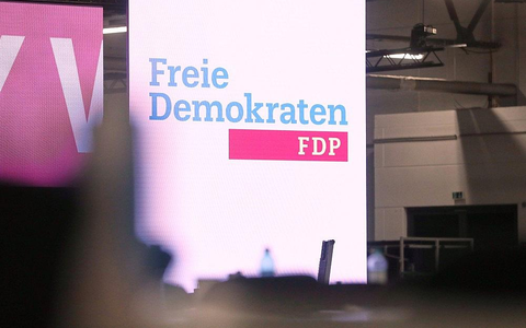 FDP-Logo auf Parteitag (Archiv) - Foto: via dts Nachrichtenagentur