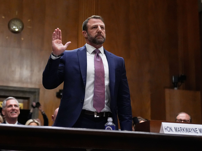 Der bisherige Senator Markwayne Mullin ist als neuer Heimatschutzminister bestätigt worden. (Archivfoto) - Foto: Manuel Balce Ceneta/AP/dpa