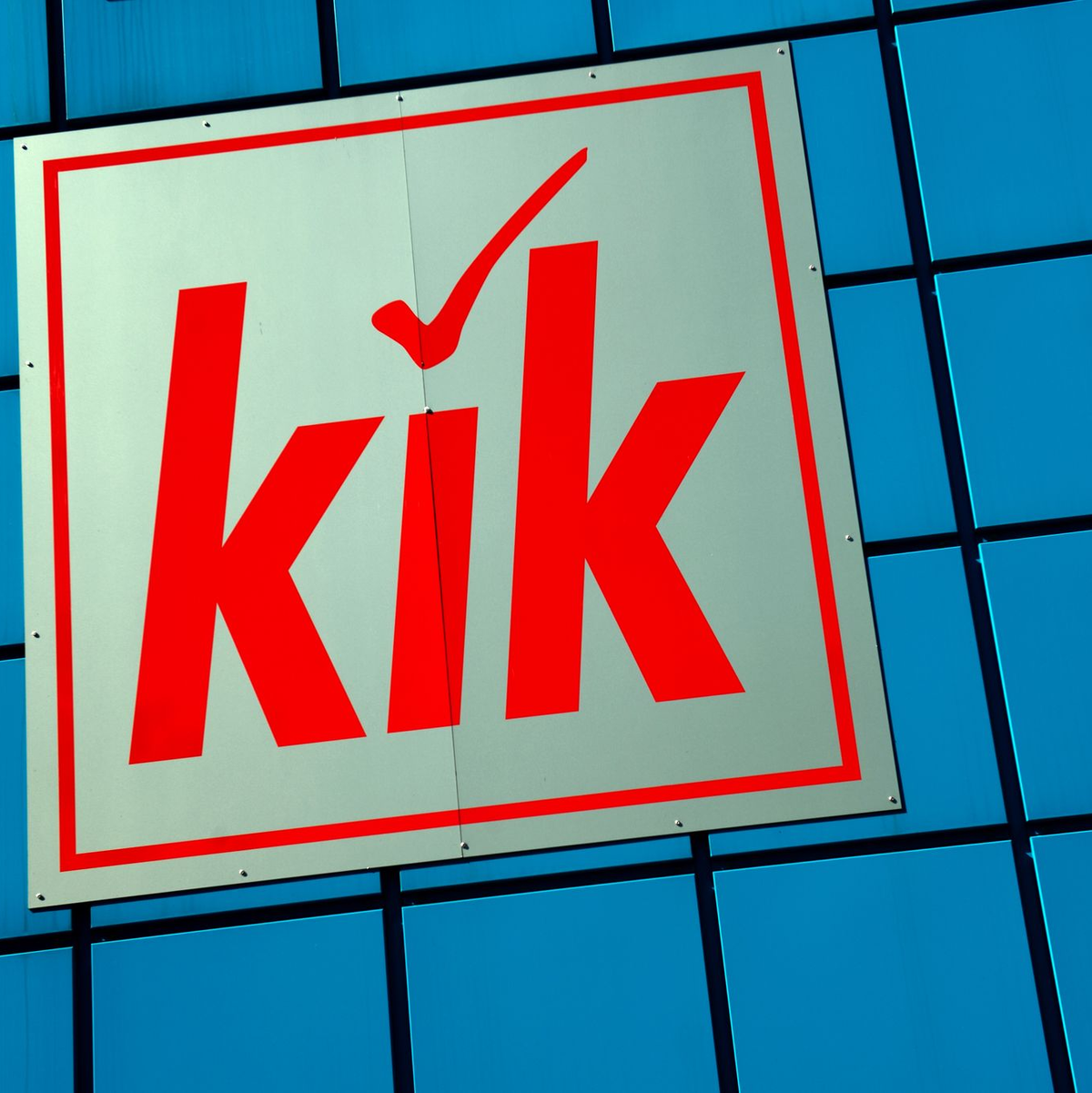 Kik konkurriert unter anderem mit Woolworth und NKD. - Foto: picture alliance / Arno Burgi/dpa-Zentralbild/dpa