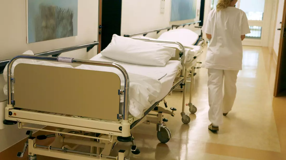In Krankenhäusern sind Schichtdienste in der Nacht weit verbreitet. (Archivbild) - Bild: Sebastian Widmann/dpa