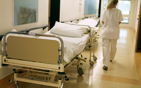 In Krankenhäusern sind Schichtdienste in der Nacht weit verbreitet. (Archivbild) - Foto: Sebastian Widmann/dpa