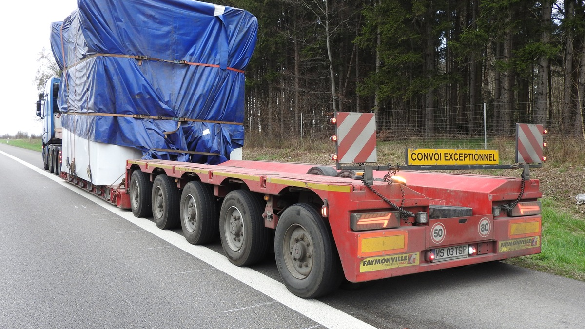 POL-AA: Landkreis Schwäbisch Hall: Passanten bepöbelt, Verkehrsunfälle, Autobahn aufgrund Schwertransports vorübergehend gesperrt - Foto: presseportal.de