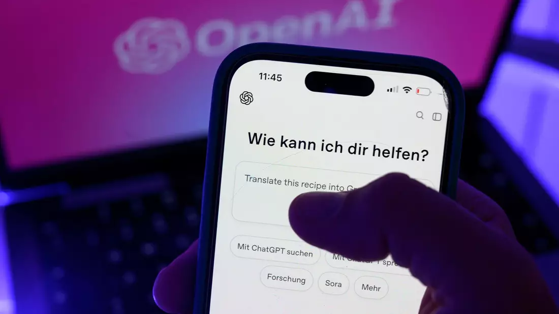 Chatbots wie ChatGPT werden von gar nicht mal so wenigen Menschen wie digitale Bezugspersonen empfunden. (Symbolbild) - Bild: Hendrik Schmidt/dpa