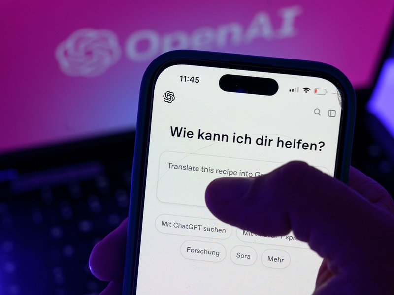Chatbots wie ChatGPT werden von gar nicht mal so wenigen Menschen wie digitale Bezugspersonen empfunden. (Symbolbild) - Foto: Hendrik Schmidt/dpa