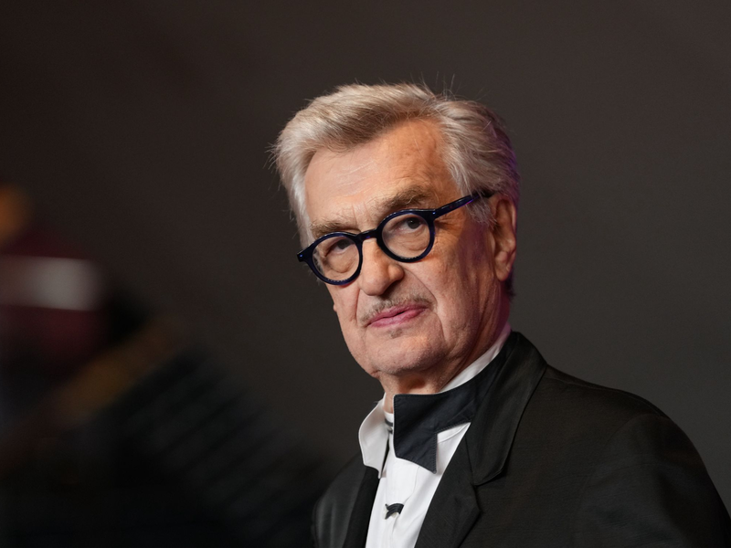 Wim Wenders wird beim Deutschen Filmpreis mit dem Ehrenpreis ausgezeichnet (Archivbild). - Foto: Soeren Stache/dpa