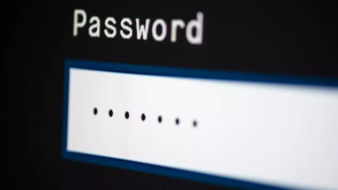 Viele Internetnutzer vernachlässigen den Schutz ihrer E-Mail-Konten drastisch. (Symbolbild) - Bild: Fabian Sommer/dpa