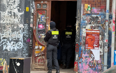 Ein halbes Jahr nach dem Anschlag auf Stromleitungen zum Techpark Adlershof durchsucht die Polizei Wohnungen in mehreren Bundesländern. (Archivbild) - Foto: Sven Käuler/dpa