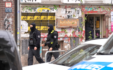 Nach dem Anschlag auf Stromleitungen zum Berliner Techpark Adlershof 2025 durchsucht die Polizei Wohnungen in mehreren Bundesländern.  - Foto: Soeren Stache/dpa