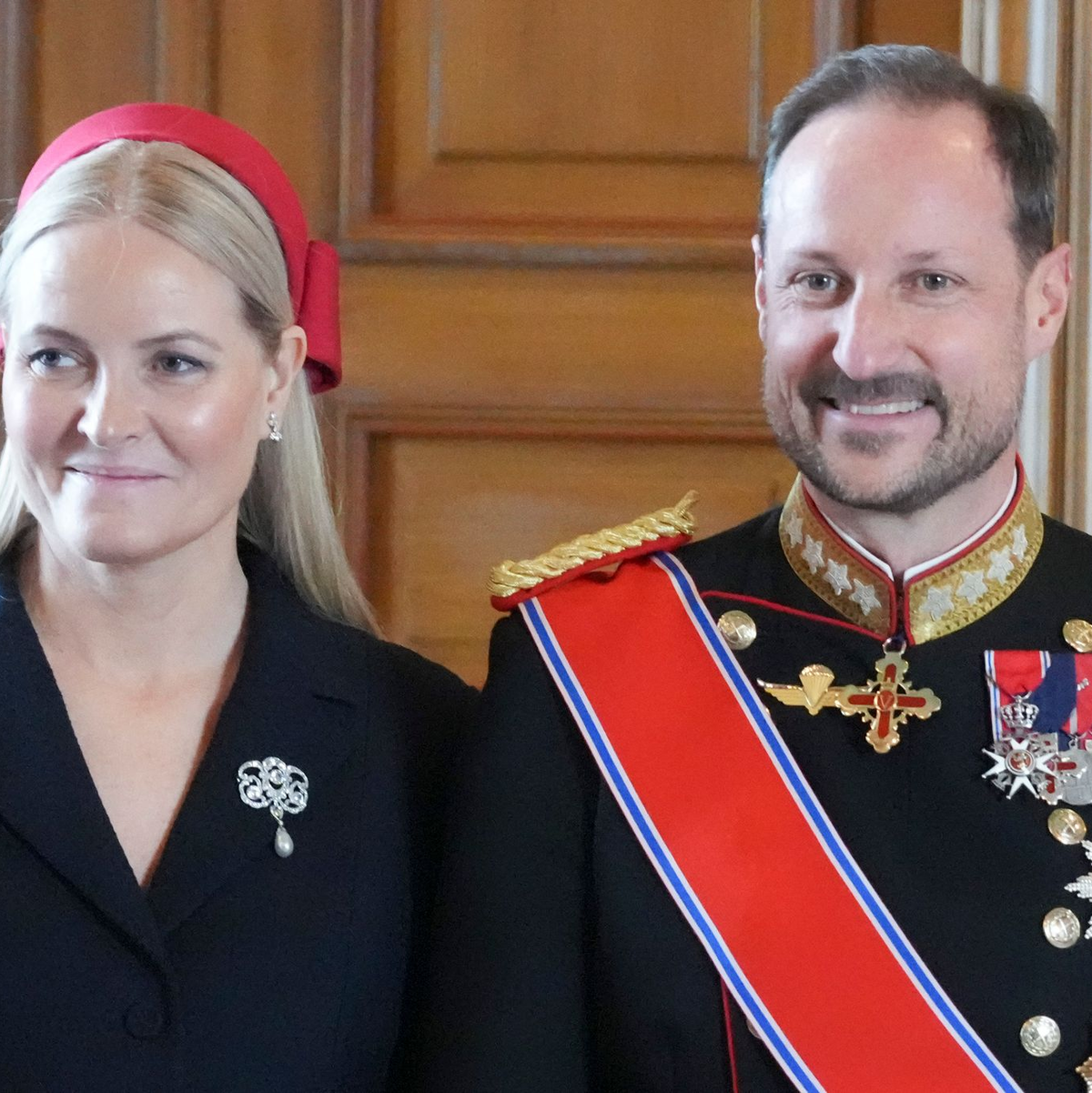 Kronprinz Haakon steht Kronprinzessin Mette-Marit zur Seite.  - Foto: Ole Berg-Rusten/NTB/dpa