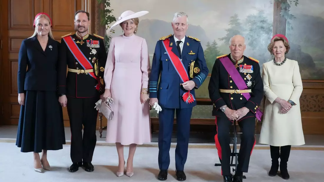 Den Staatsbesuch des belgischen Königspaares nutzt Kronprinzessin Mette-Marit (l) für ihren ersten offiziellen Auftritt seit Monaten.  - Bild: Ole Berg-Rusten/NTB/dpa