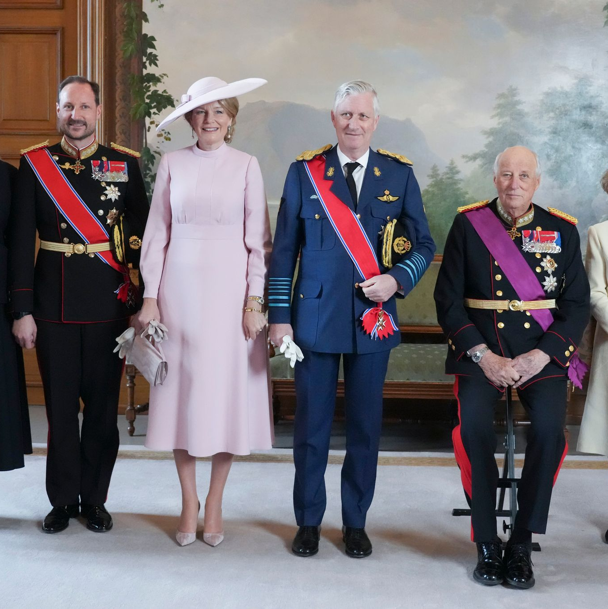 Den Staatsbesuch des belgischen Königspaares nutzt Kronprinzessin Mette-Marit (l) für ihren ersten offiziellen Auftritt seit Monaten.  - Foto: Ole Berg-Rusten/NTB/dpa