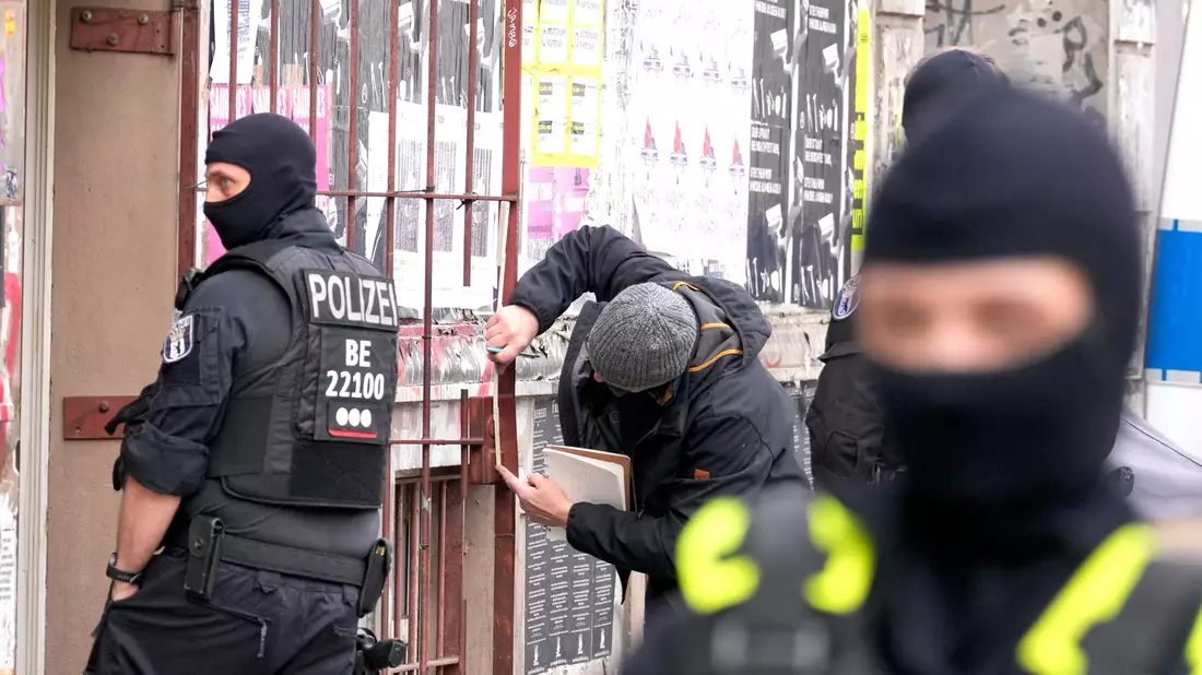 Nach dem Anschlag auf das Berliner Stromnetz im September 2025 ermittelte die Polizei vier Verdächtige. - Bild: Soeren Stache/dpa