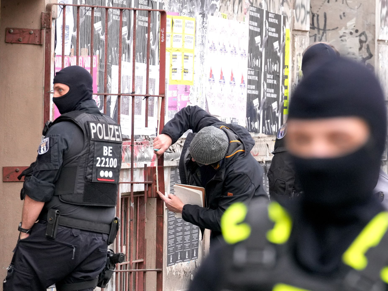 Nach dem Anschlag auf das Berliner Stromnetz im September 2025 ermittelte die Polizei vier VerdÀchtige. - Foto: Soeren Stache/dpa