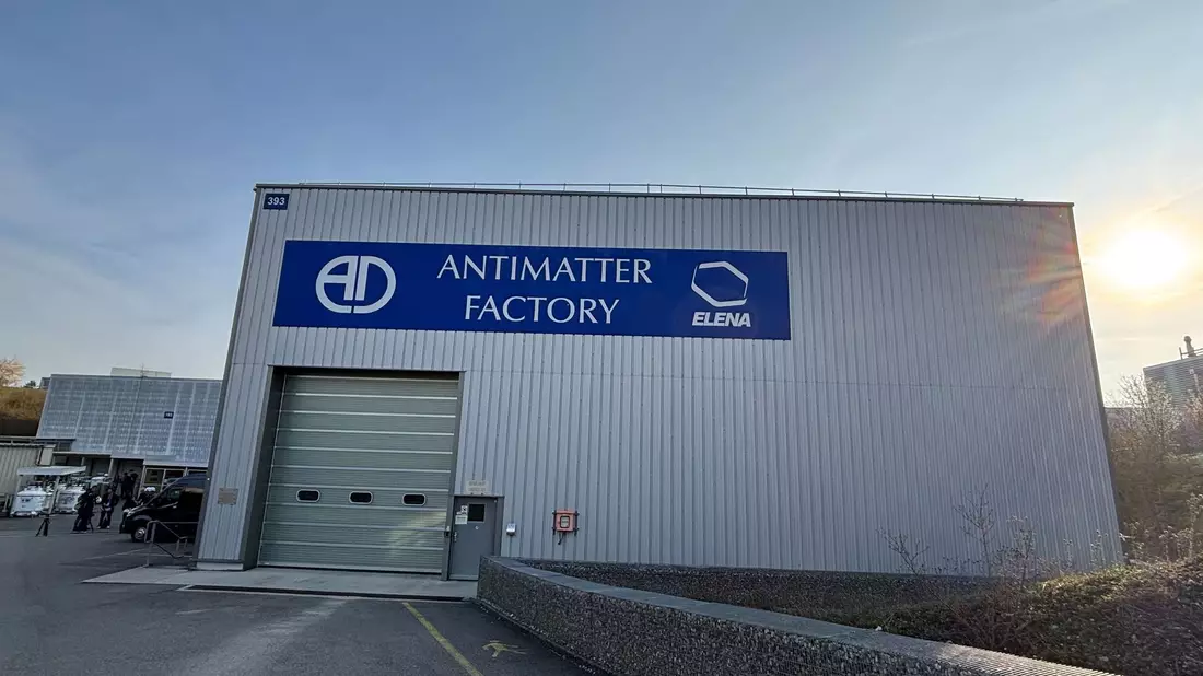 In der Antimaterie-Fabrik werden die Antiprotonen entschleunigt und gespeichert. - Bild: Christiane Oelrich/dpa