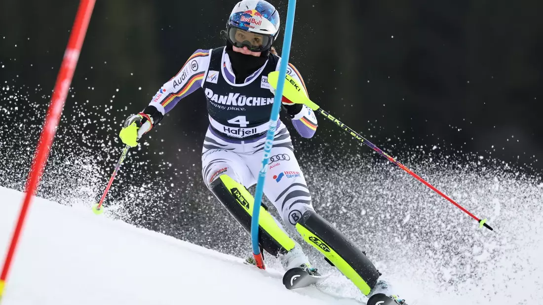 Konnte US-Star Shiffrin im Slalom nich schlagen: das deutsche Ski-Juwel Emma Aicher. - Bild: Marco Trovati/AP/dpa