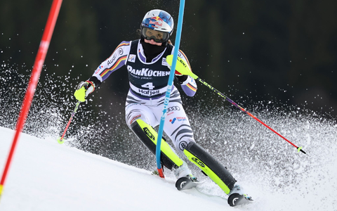 Konnte US-Star Shiffrin im Slalom nich schlagen: das deutsche Ski-Juwel Emma Aicher. - Foto: Marco Trovati/AP/dpa