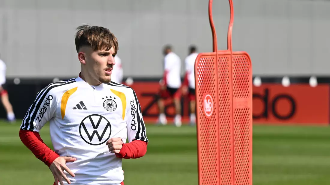 Lennart Karl gehört erstmals zum Aufgebot der A-Auswahl beim DFB.  - Bild: Federico Gambarini/dpa