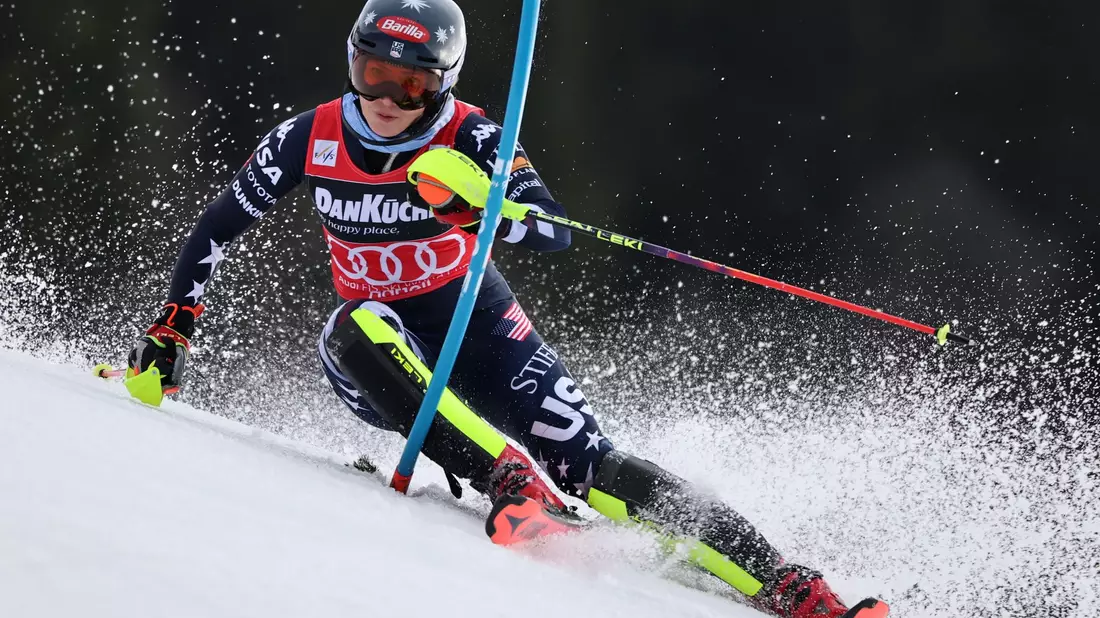 Gewann in dieser Saison neun von zehn Slalom-Weltcups: Mikaela Shiffrin. - Bild: Marco Trovati/AP/dpa