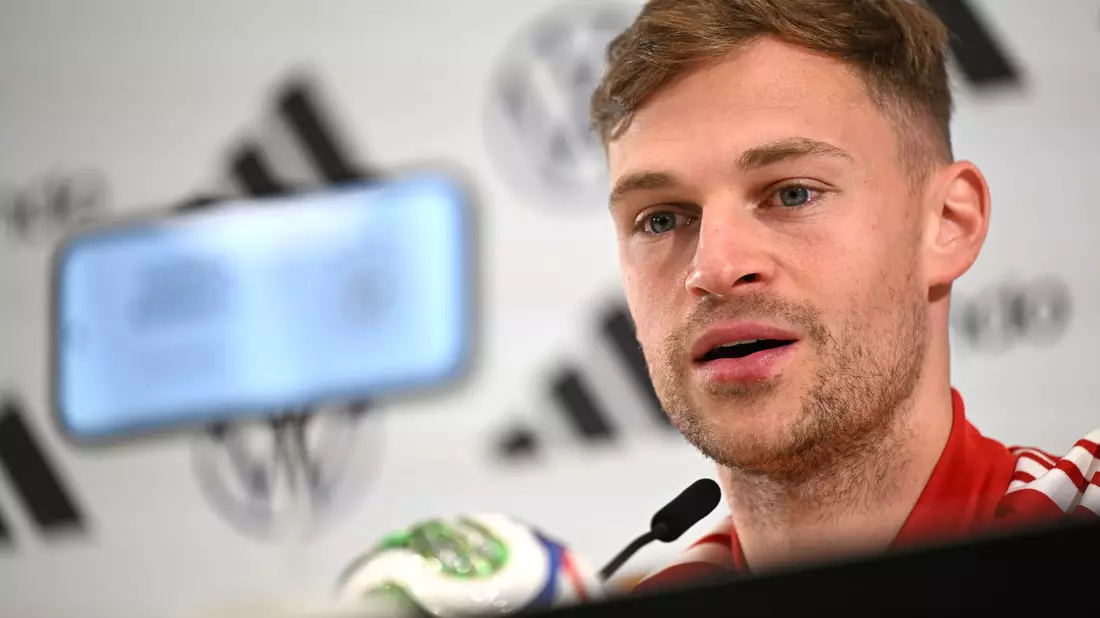 Joshua Kimmich geht als Kapitän auch verbal voran.  - Bild: Federico Gambarini/dpa