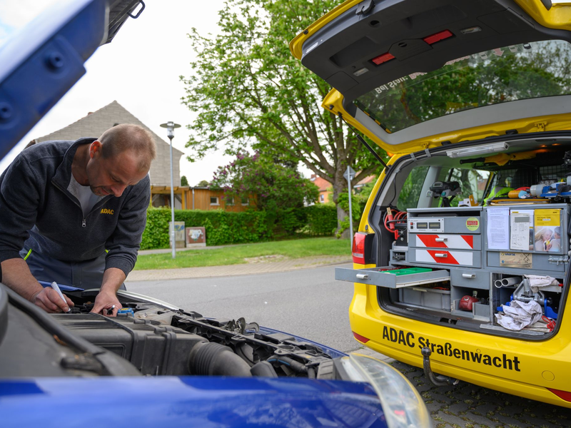 Die Pannenhilfe gehört zum Angebot des ADAC. (Archivbild) - Foto: Christophe Gateau/dpa