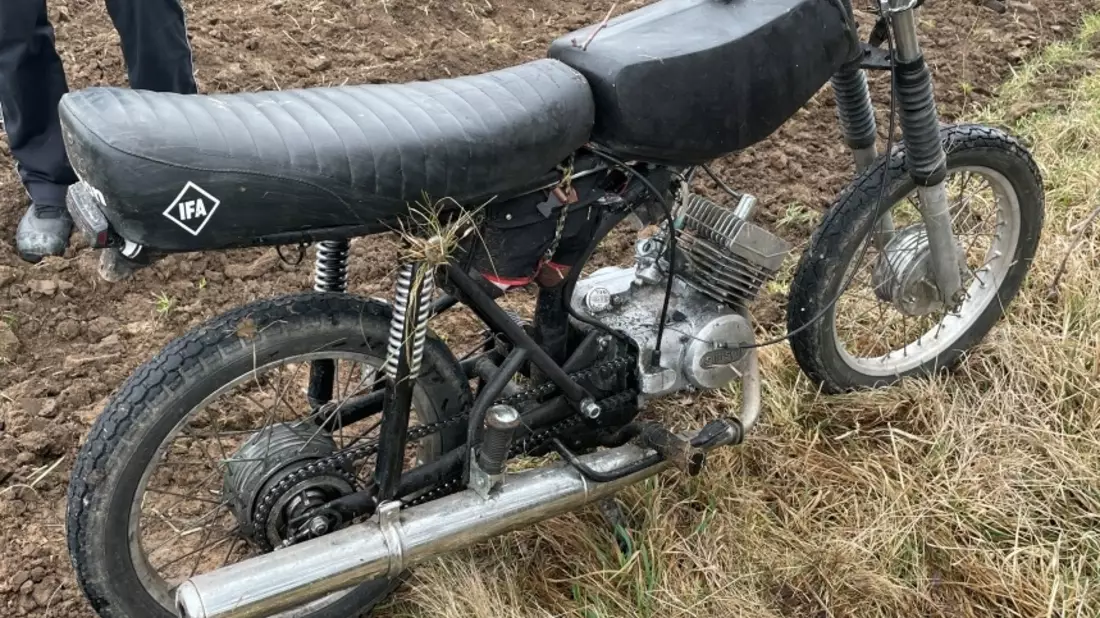 LPI-NDH: Moped aufgefunden - Wer kann Hinweise zum Eigentümer geben? - Bild: presseportal.de